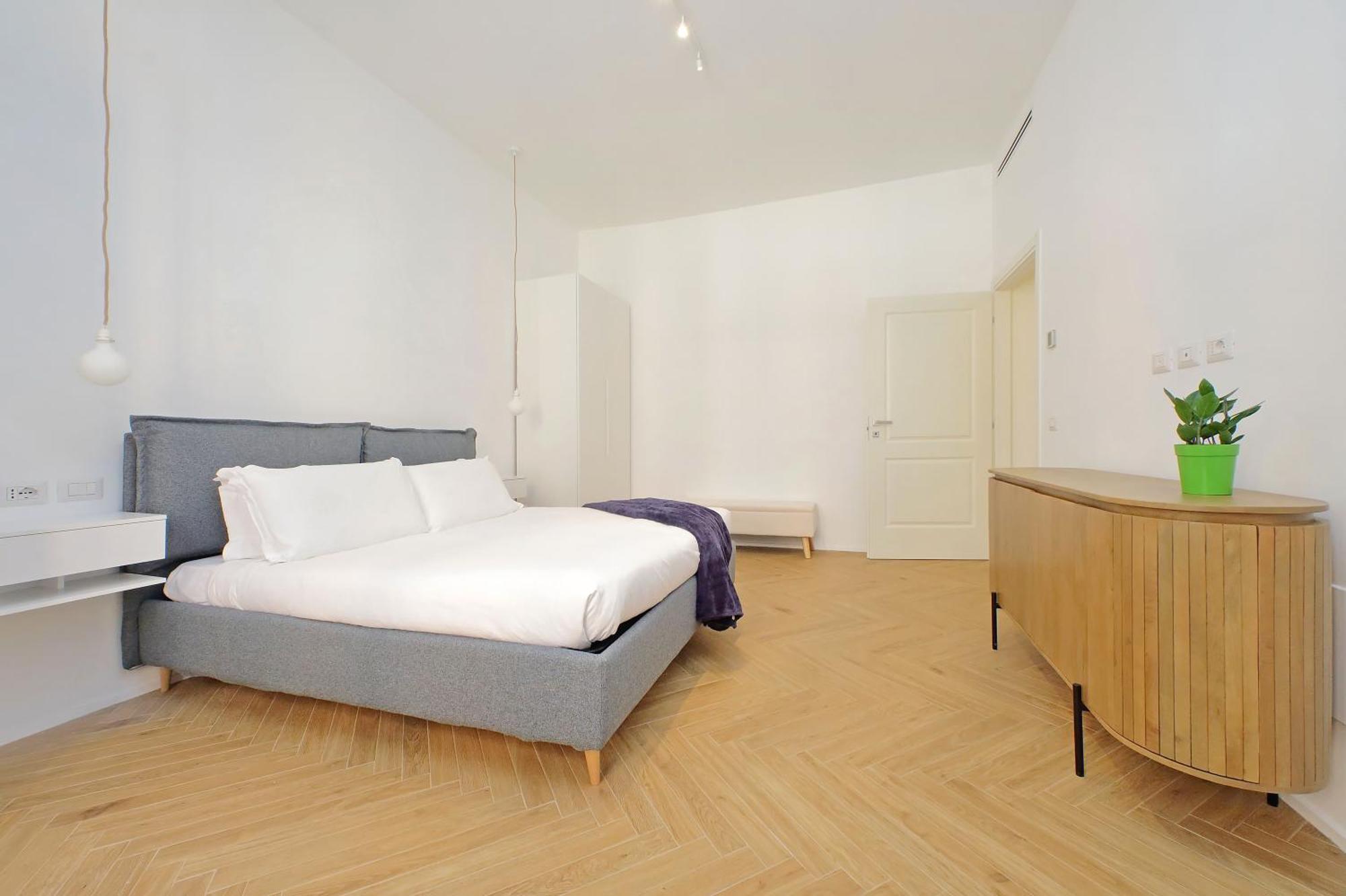 Ych-spaceful Near Vatican Apartment