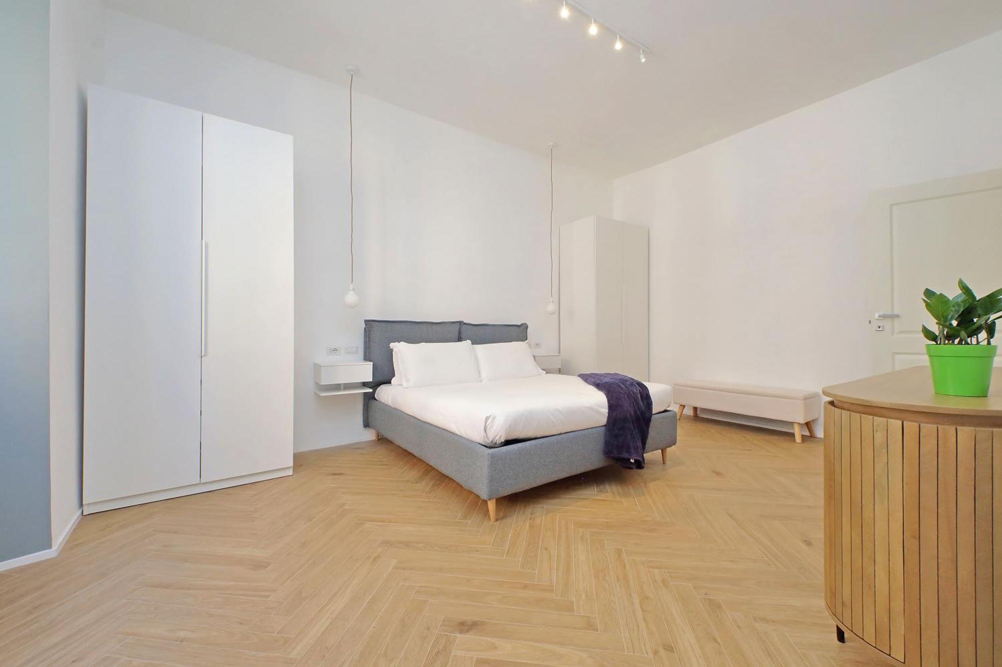 Ych-spaceful Near Vatican Apartment