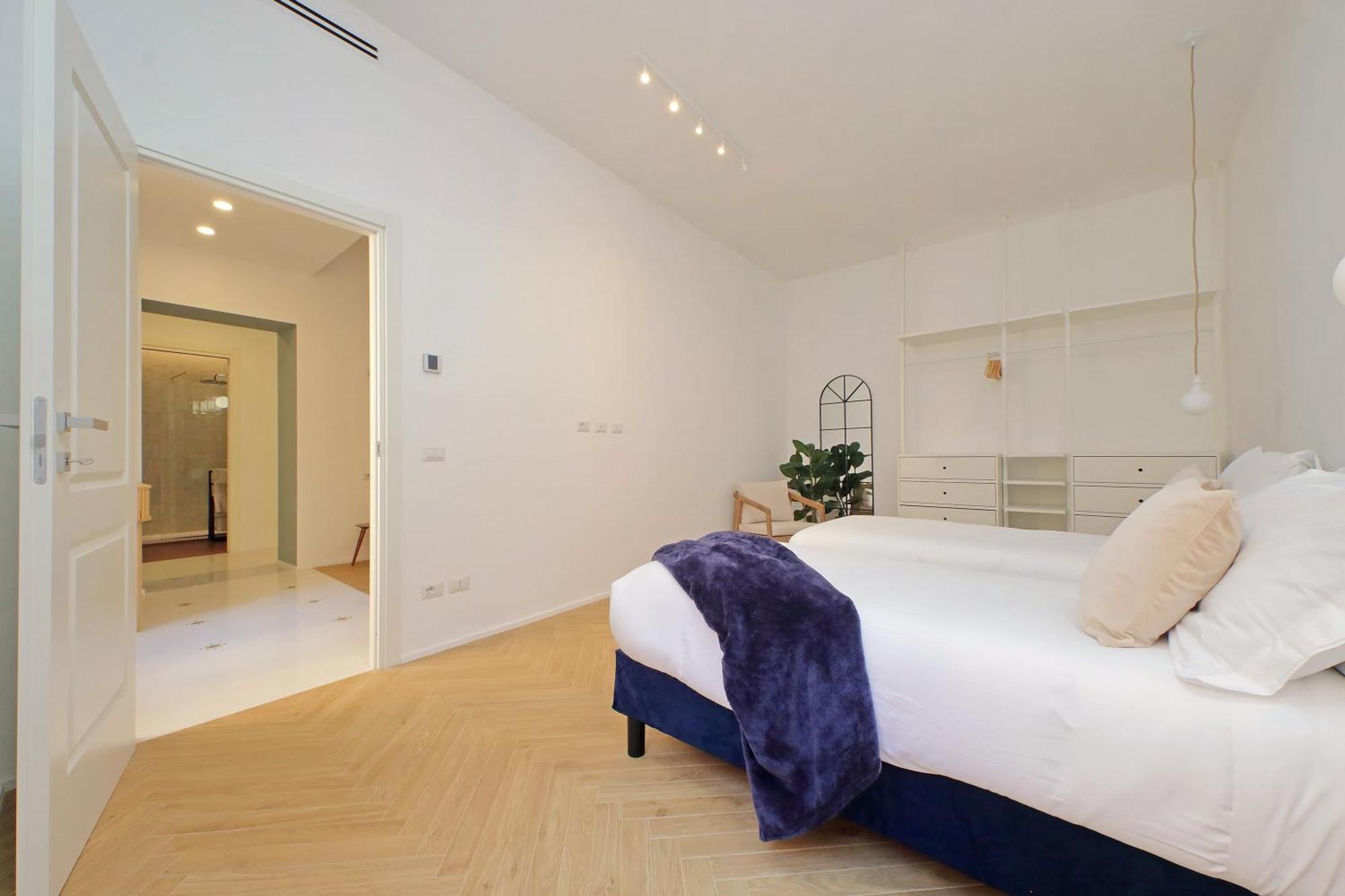 Ych-spaceful Near Vatican Apartment